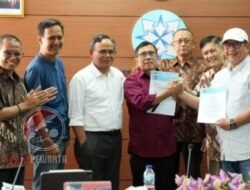 PWI Kongres Bandung dan PWI Kongres Luar Biasa Jakarta Sepakati dan Tandatangani SK Susunan Panitia Bersama