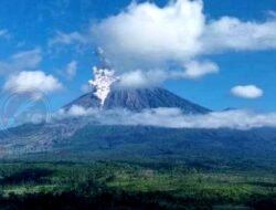 Gunung Semeru Meletus pukul 00.37 WIB, Waspadalah !