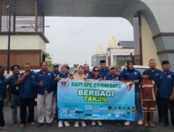 DPC AWPI Kabupaten Bojonegoro Bagikan 300 Kotak Takjil di Bulan Suci Ramadhan