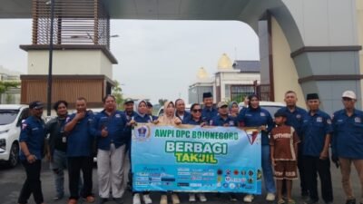 DPC AWPI Kabupaten Bojonegoro Bagikan 300 Kotak Takjil di Bulan Suci Ramadhan