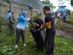 Forkopimda Bojonegoro Gelar Kerja Bhakti Serentak di Taman Bengawan Solo