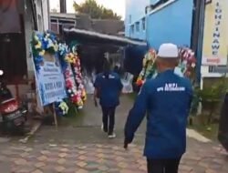 Ketua AWPI Bojonegoro Agus Setiadi dan anggota Takziah ke Rumah Duka Brigjen Pol Dekananto Eko Purwono