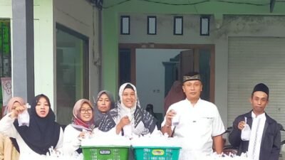 Luar Biasa! Alumni MTs Angkatan ’96 Desa Temayang Berbagi 500 Takjil 