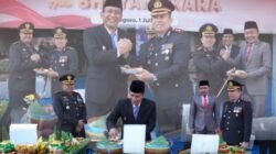Bupati Bojonegoro Bersama Forkopimda Beri Kejutan Tumpeng untuk Kapolres di HUT Bhayangkara ke-80