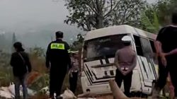 Rombongan Wisatawan Bojonegoro Alami Rem Blong di Pacet, 8 Orang Luka
