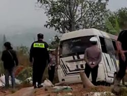 Rombongan Wisatawan Bojonegoro Alami Rem Blong di Pacet, 8 Orang Luka