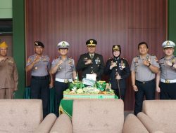 Tak Sekadar Hadiri Upacara, Kapolres Bojonegoro Bawa Tumpeng Penuh Makna untuk TNI
